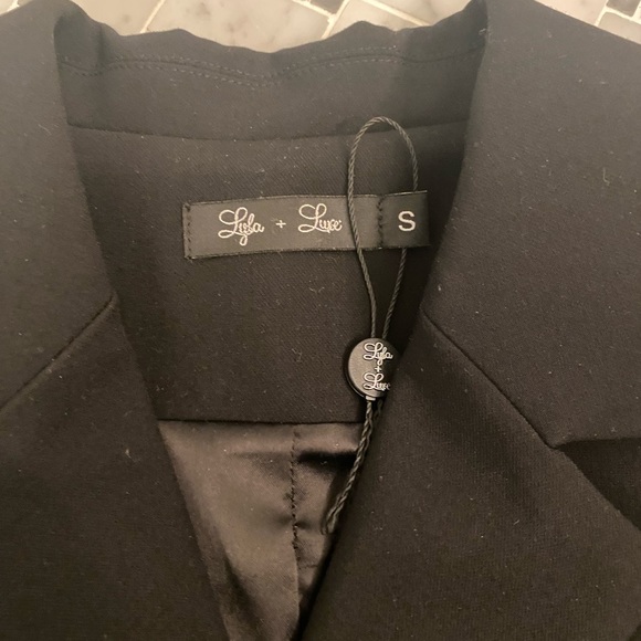 Lyla and Luxe Black Blazer - Size Small - Picture 4 of 5